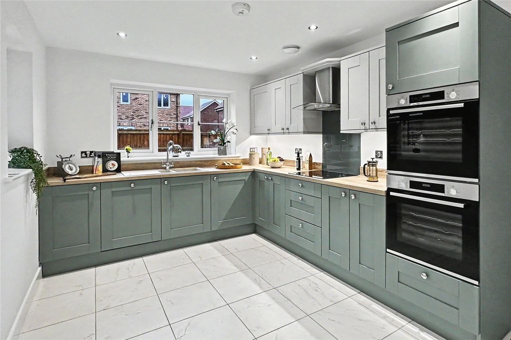 Property photo 2 of 13 Picture No. 35