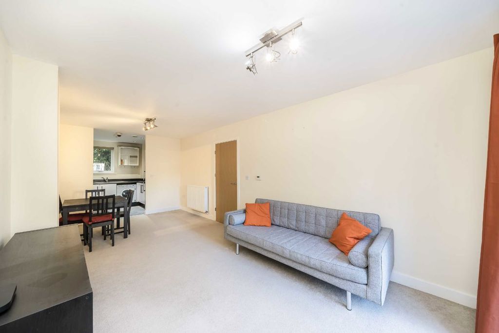 Property photo 2 of 6