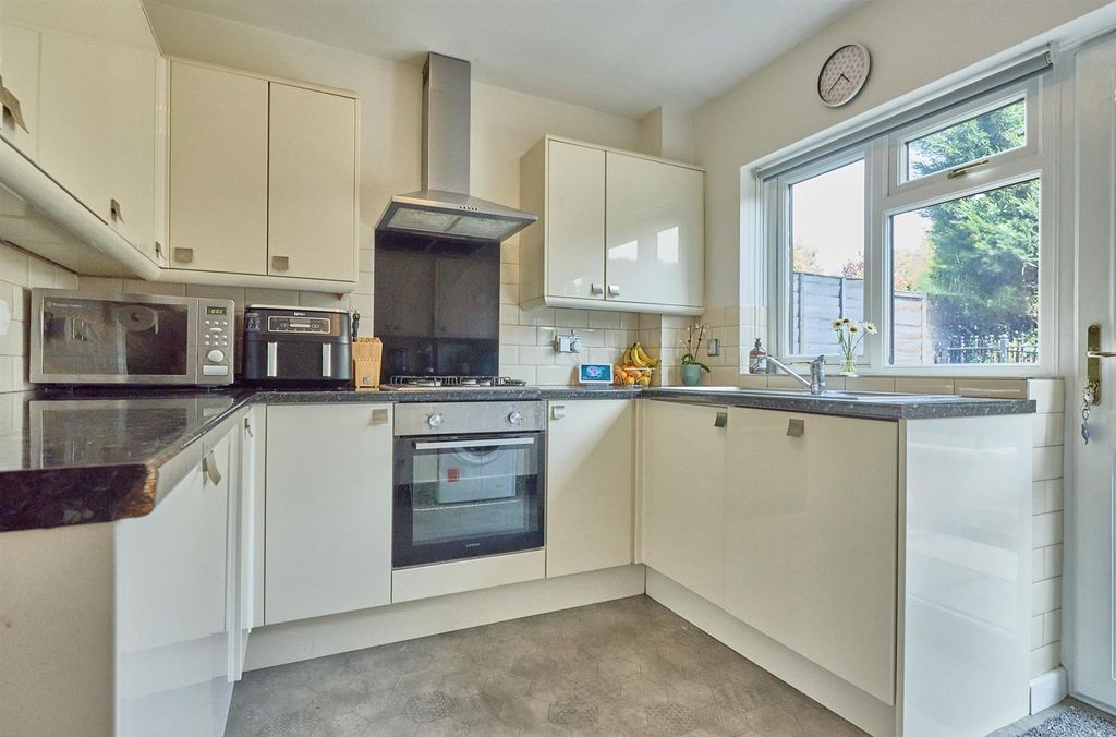 Property photo 2 of 21 Kitchen