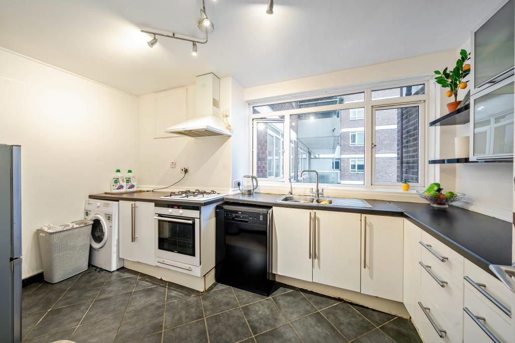 Property photo 3 of 19 Kitchen