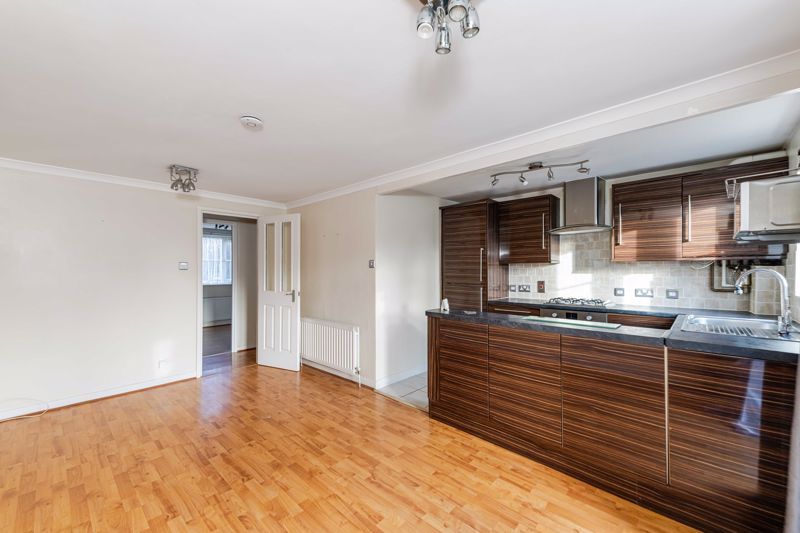 Property photo 3 of 14 Photo 4