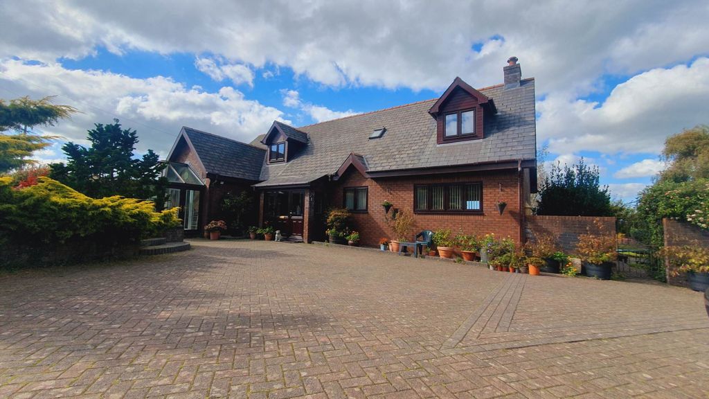 Property photo 2 of 31