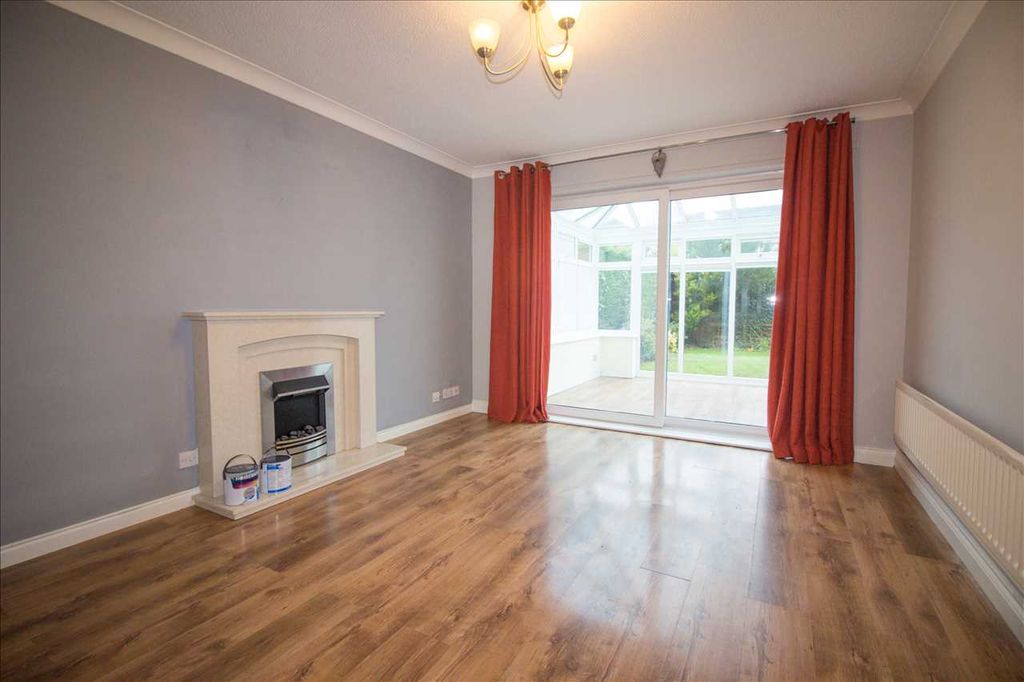 Property photo 3 of 12 Lounge