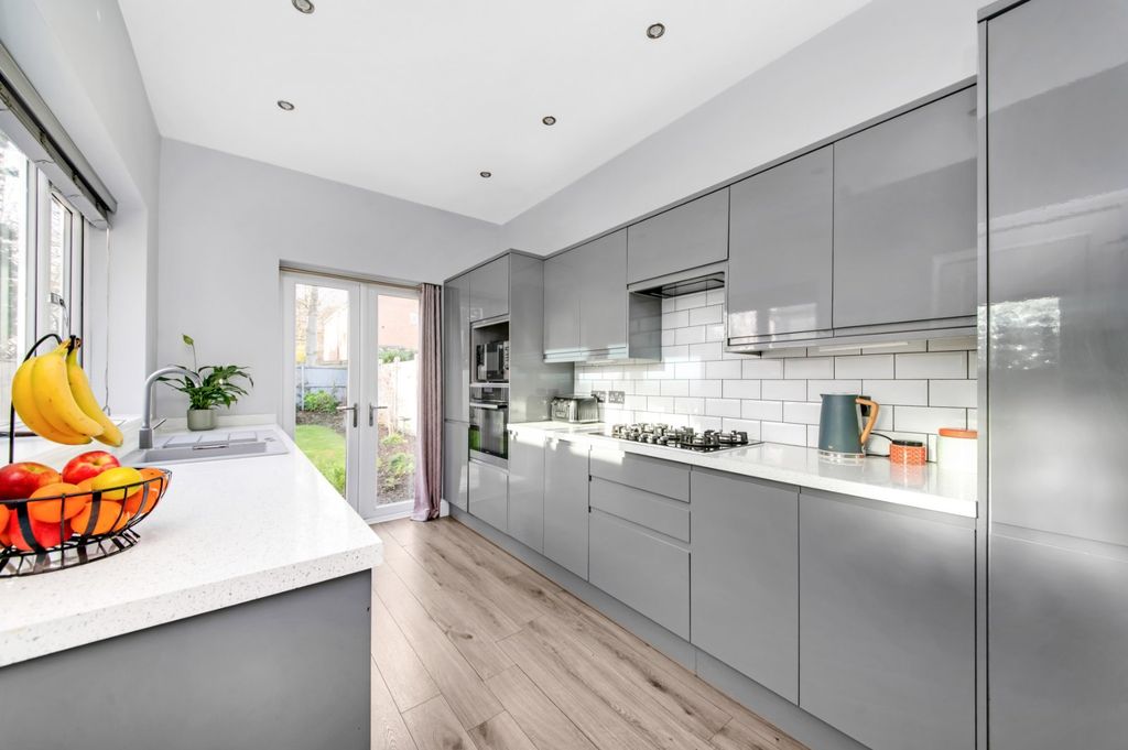 Property photo 3 of 35 Picture No. 11