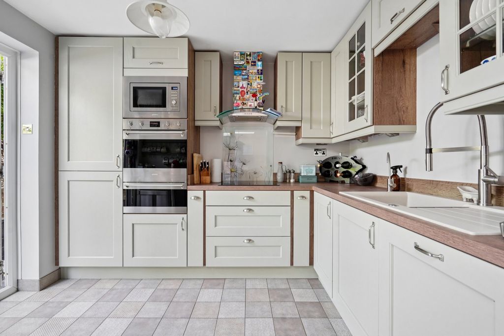 Property photo 2 of 24 Kitchen