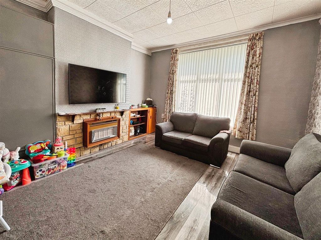 Property photo 2 of 15 Lounge