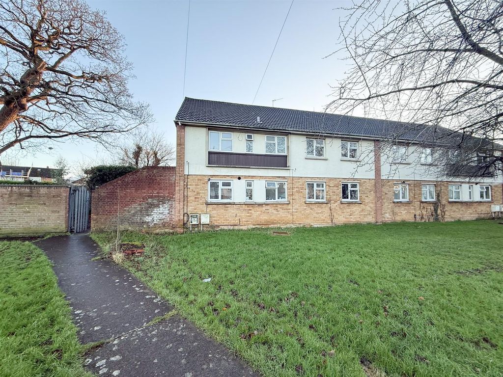 Property photo 1 of 8 External