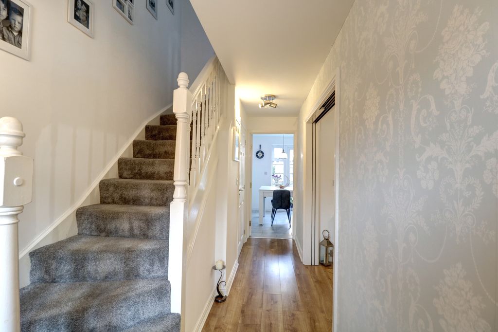 Property photo 2 of 26 Entrance Hallway 1.1