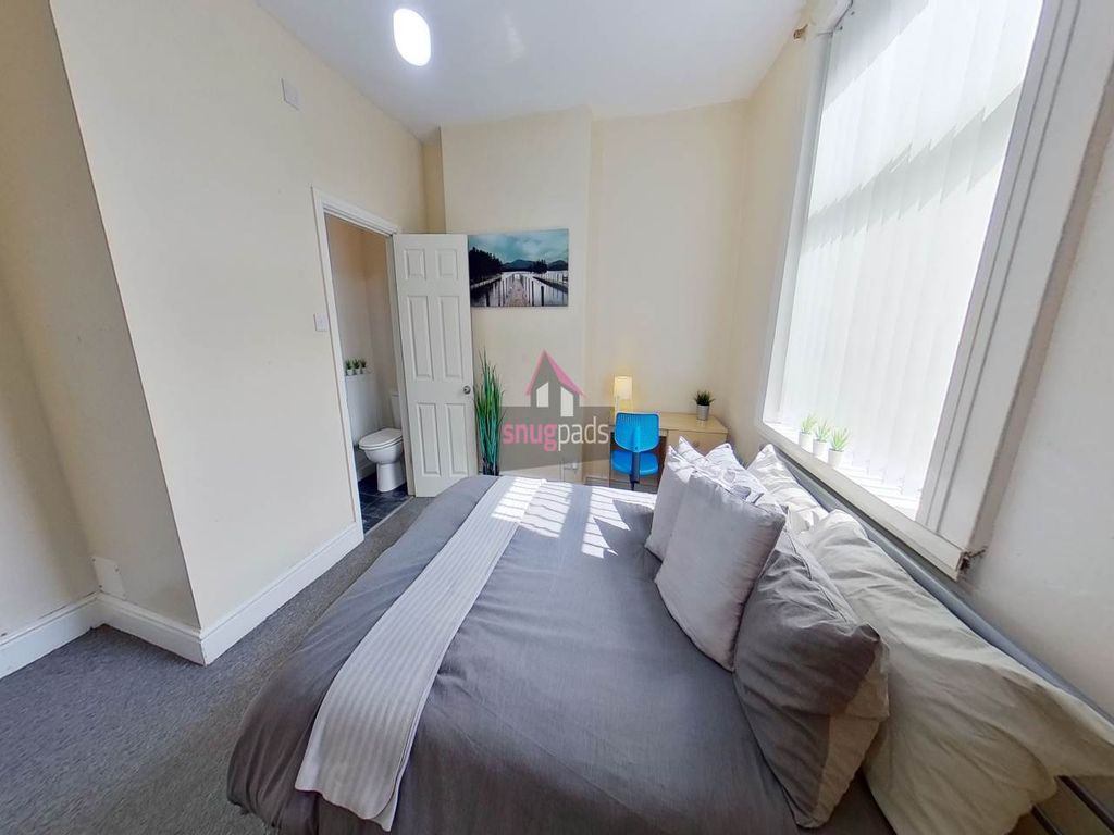 Property photo 2 of 7 R4B