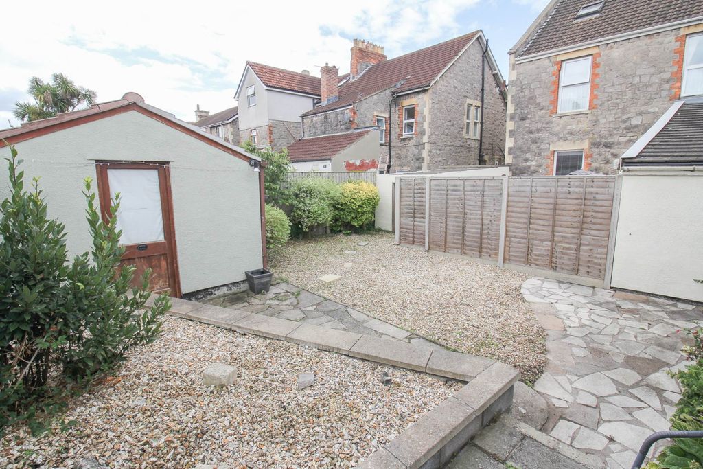 Property photo 2 of 25