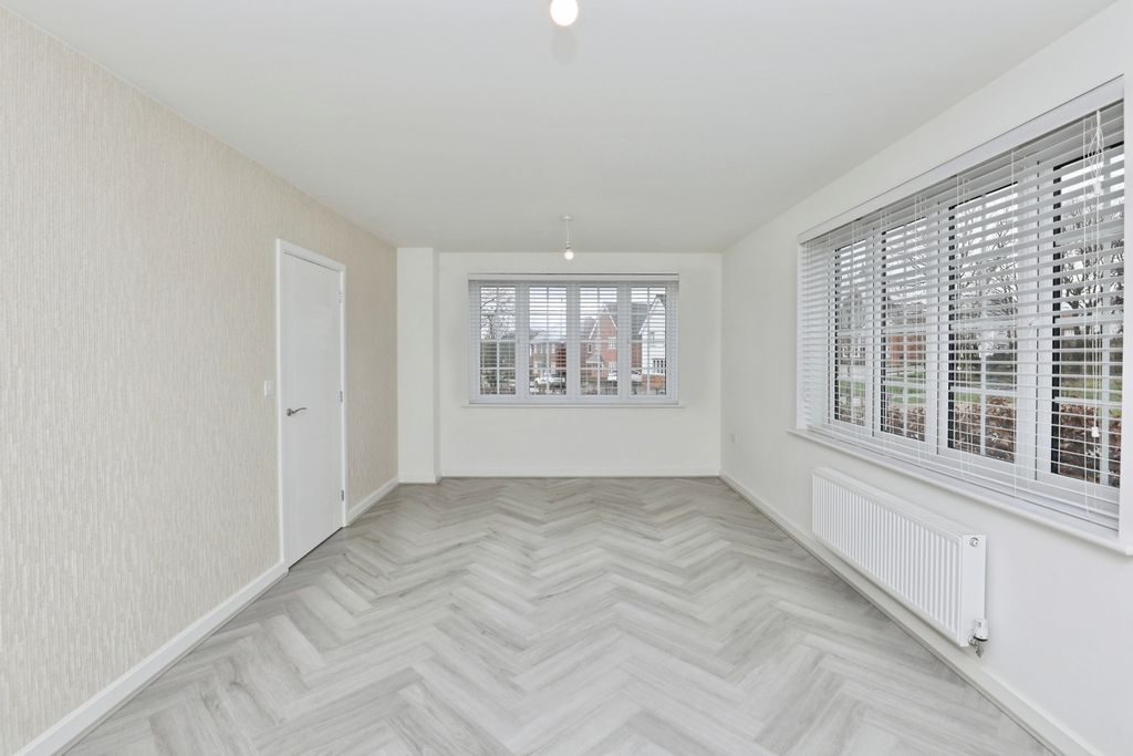 Property photo 2 of 15 Lounge