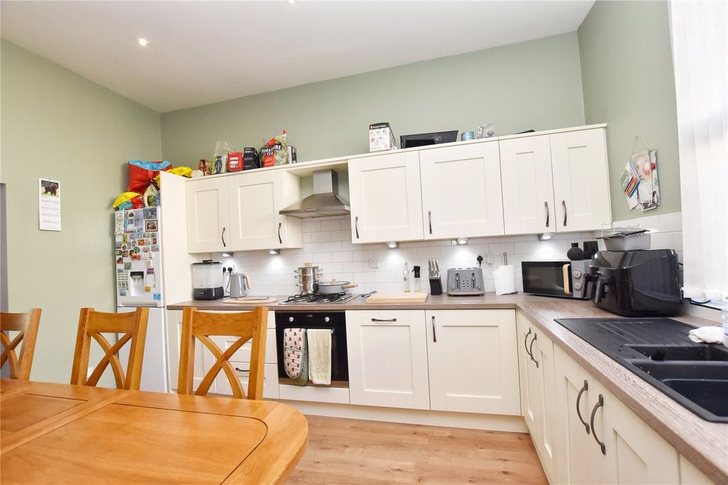 Property photo 3 of 13 Picture No. 10