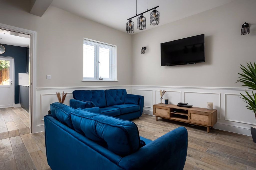 Property photo 2 of 24 Communal Living Room