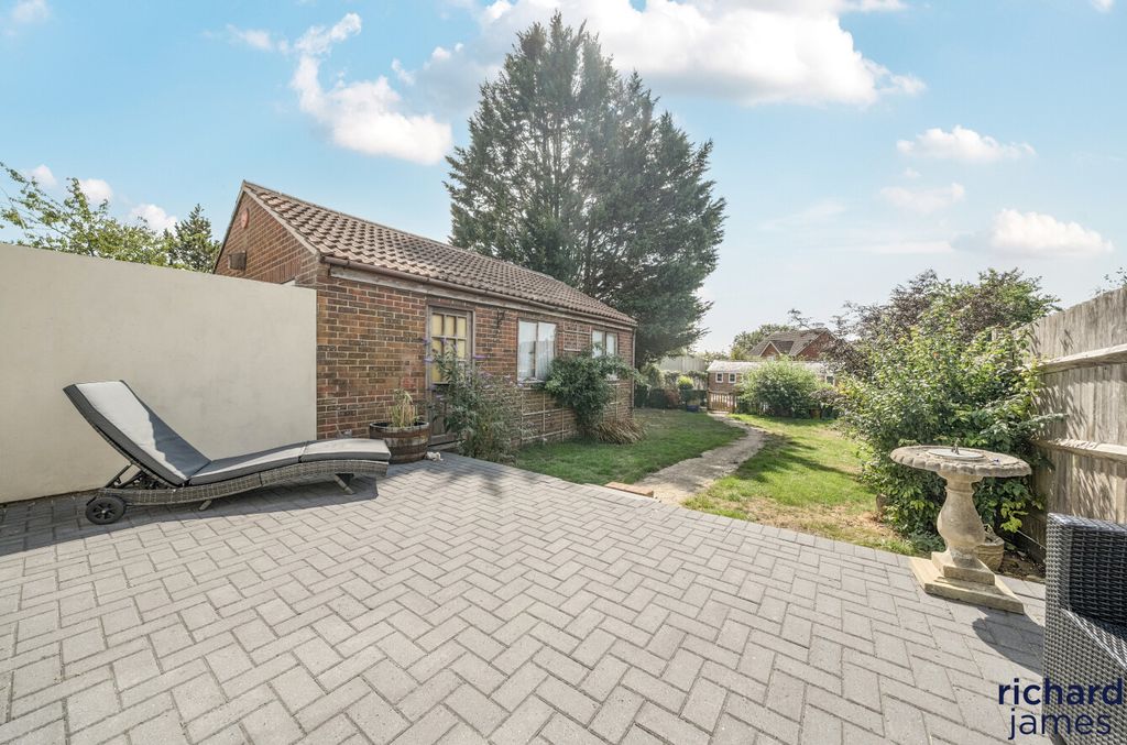 Property photo 3 of 22 Aa5F59Ec9B7647Eaacd26d4c1E36A9F7