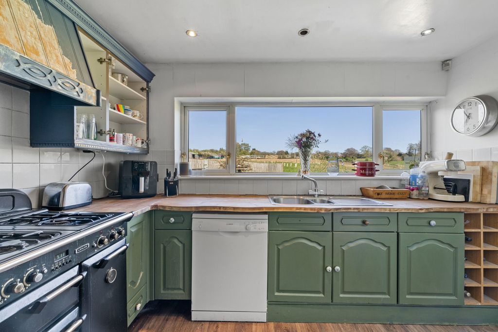 Property photo 3 of 31