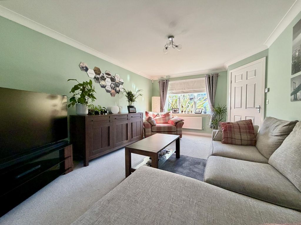 Property photo 3 of 18 Living Room