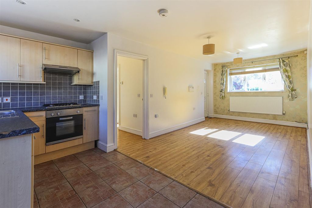 Property photo 2 of 11 Deemuir Square 13-10.Jpg
