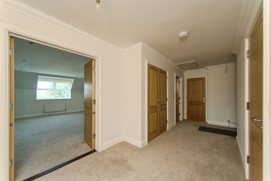 Property photo 2 of 17 Photo