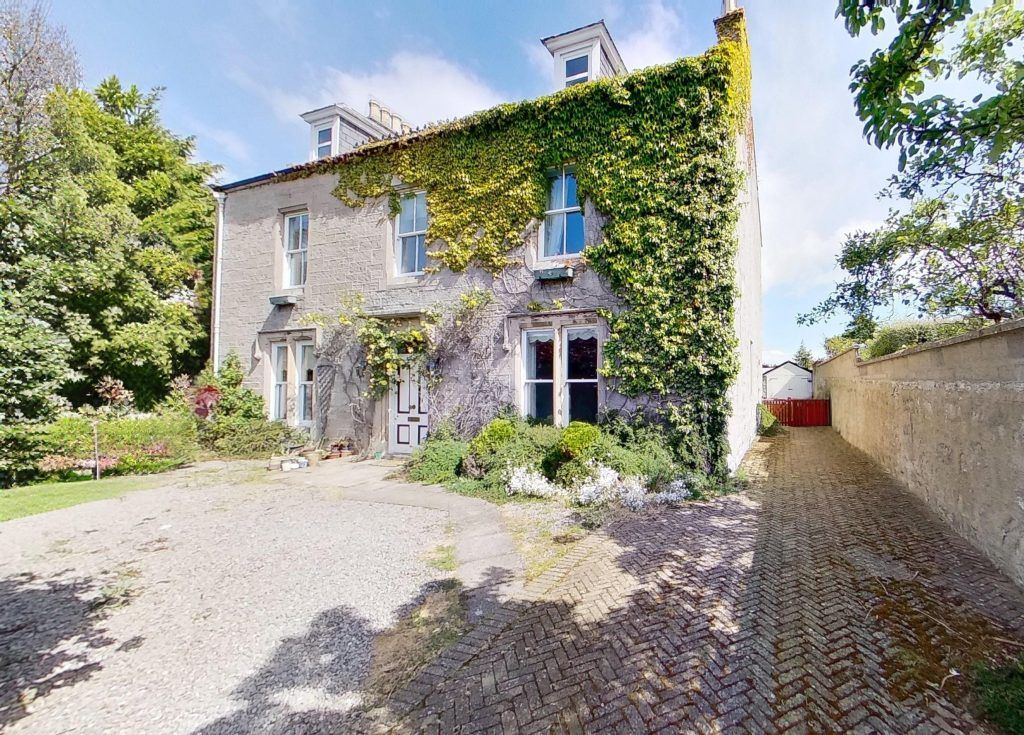 Property photo 1 of 31