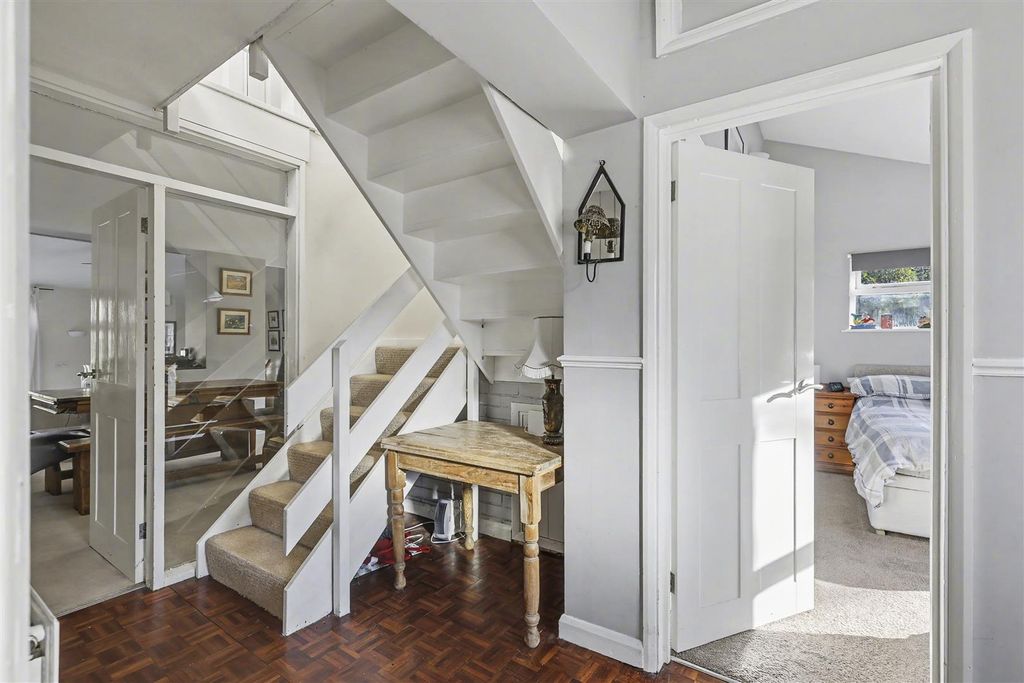 Property photo 3 of 30 Parkway (3)_16.Jpg