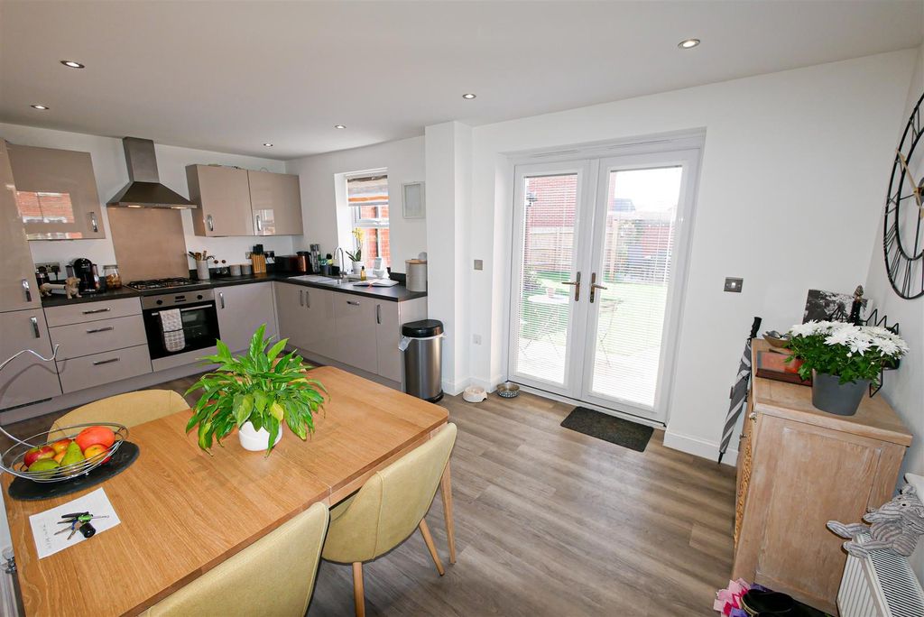 Property photo 2 of 10 Kitchen/Diner