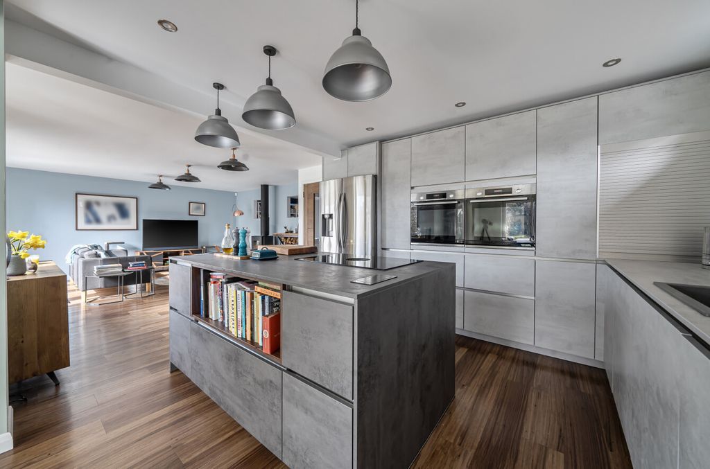 Property photo 2 of 18 1422976-13-69A97F...