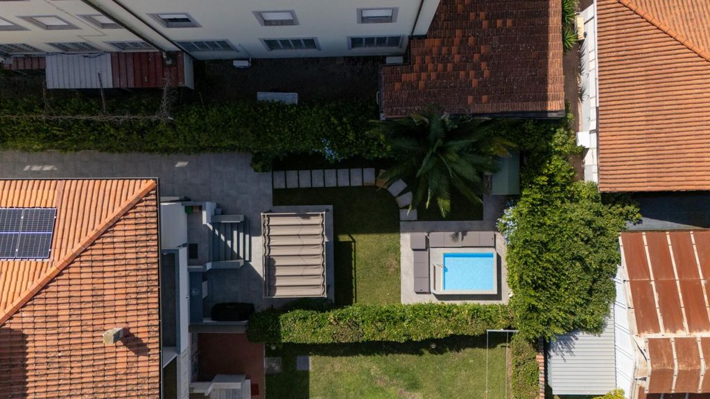 Property photo 2 of 38