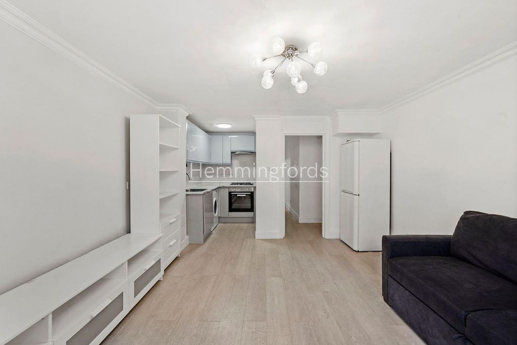 Property photo 2 of 14 Flat C, 122 Blackstock Road - 9B7Gvakgt3Xofir9Df9H