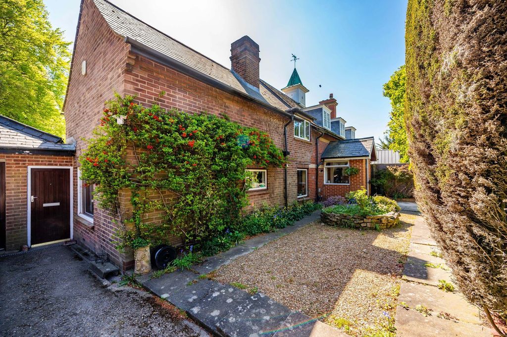 Property photo 2 of 35