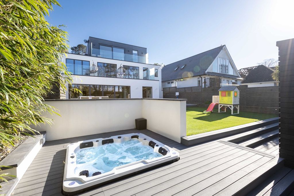 Property photo 2 of 43