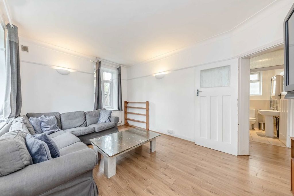 Property photo 3 of 4