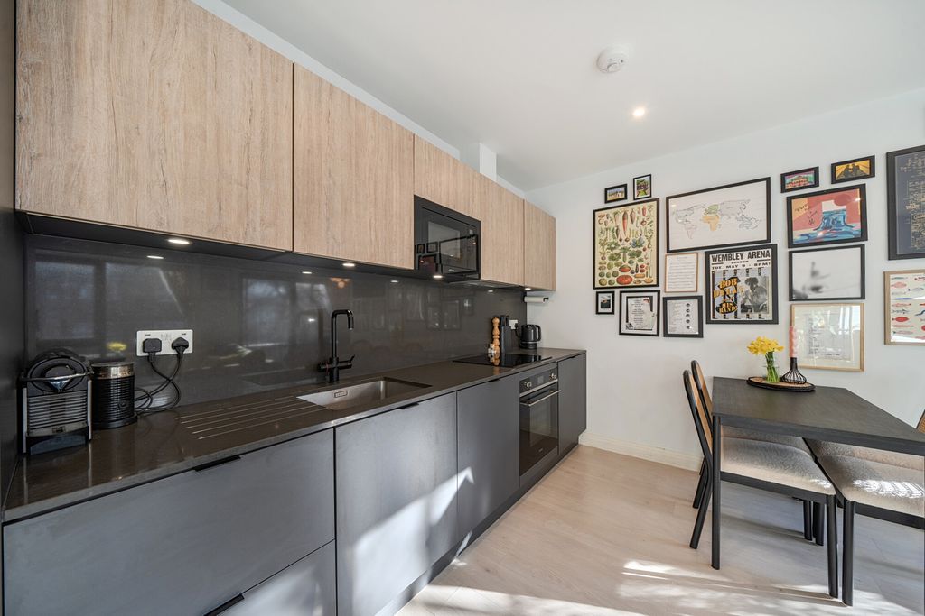 Property photo 2 of 12 Kitchen