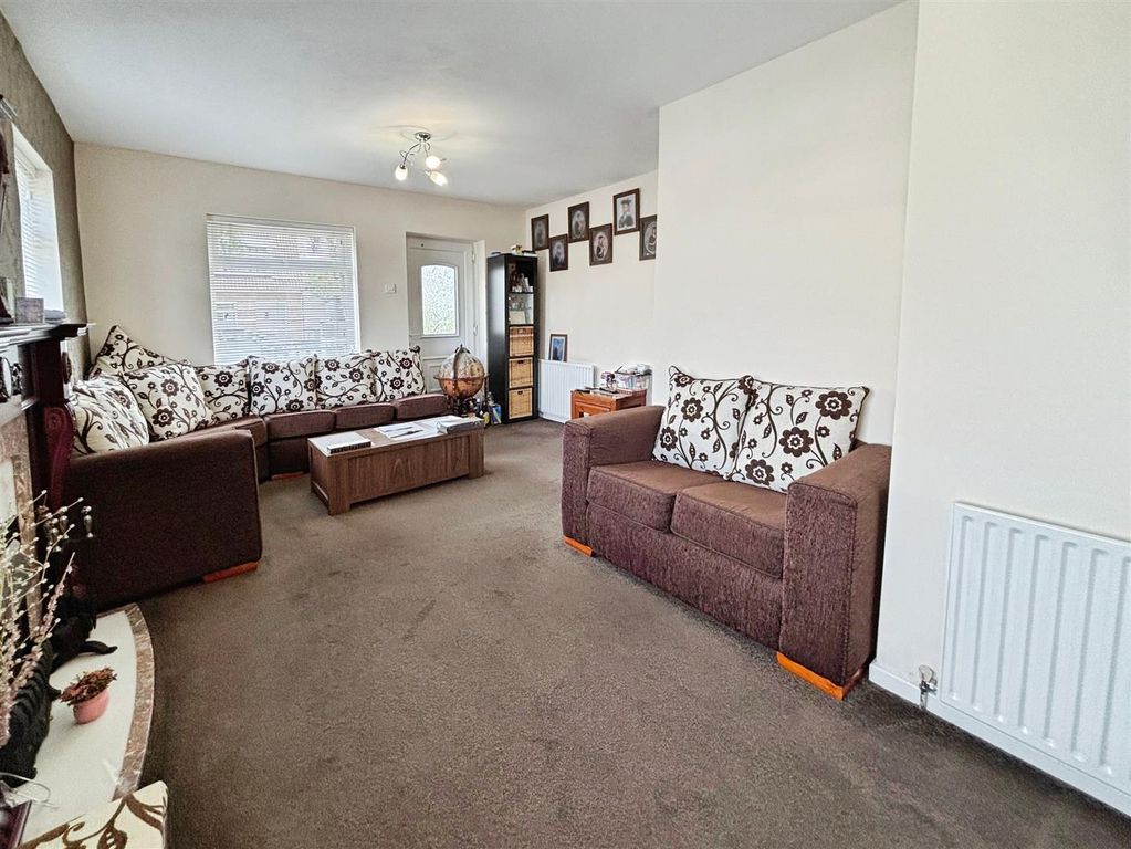 Property photo 2 of 20 Sitting Room