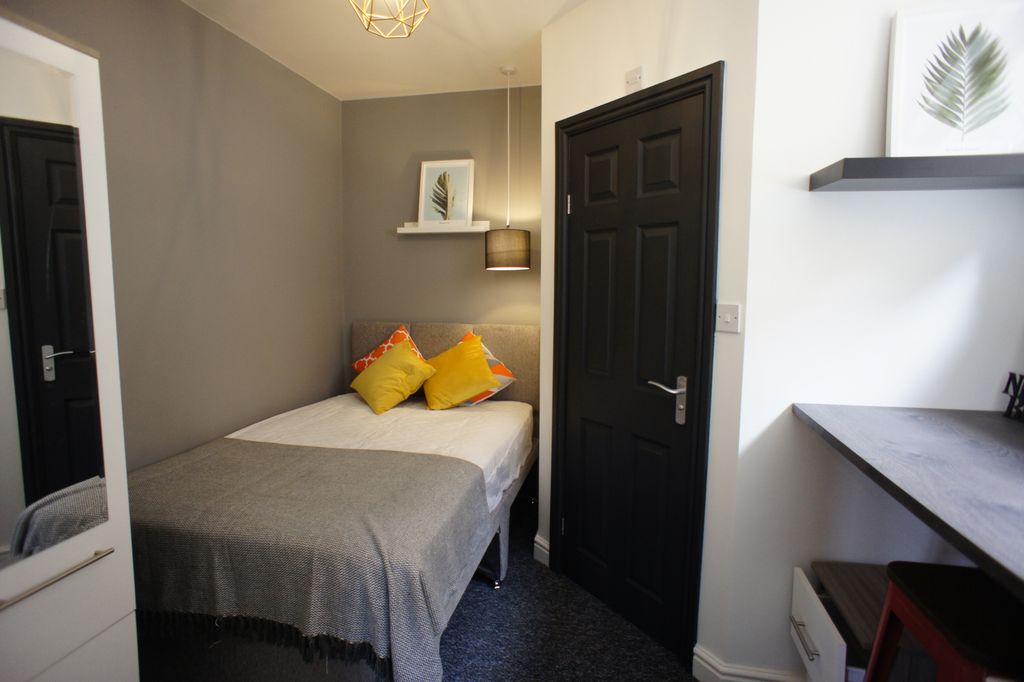 Property photo 1 of 2 Room