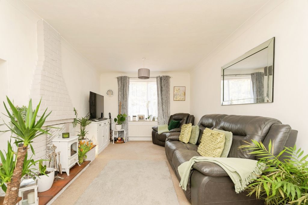 Property photo 2 of 17 Photo