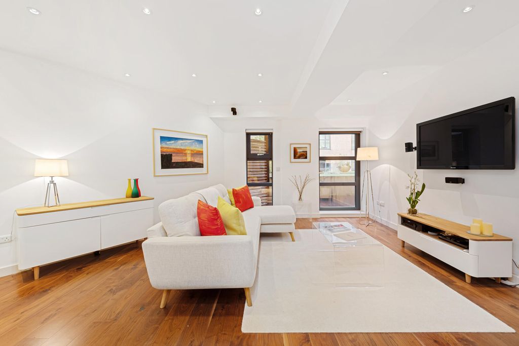 Property photo 2 of 16 Living Room