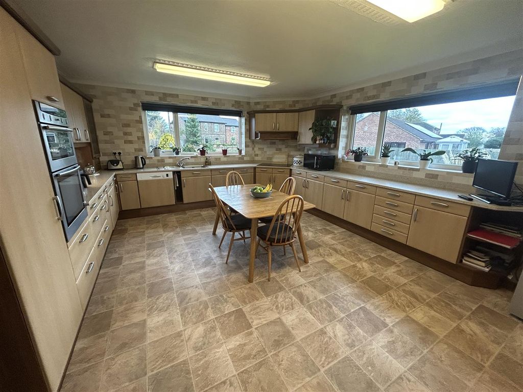 Property photo 3 of 15 Image00097.Jpeg