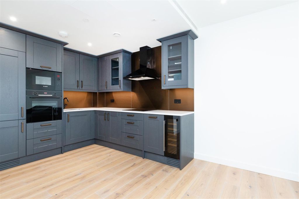 Property photo 2 of 12 121 Emery Wharf-16.Jpg