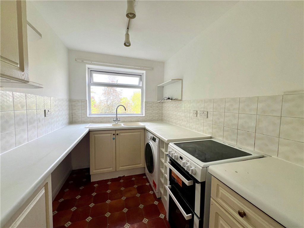 Property photo 3 of 10 Kitchen