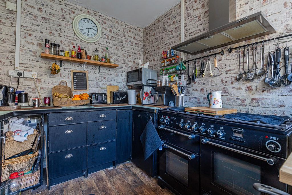 Additional image 7 of 6 bed end terrace house for saleClive Place, Penarth CF64