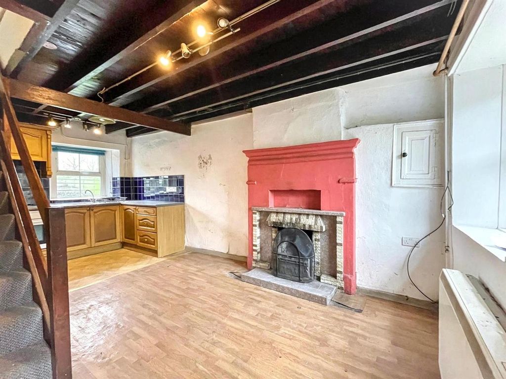 Property photo 3 of 25 1 - Living Kitchen