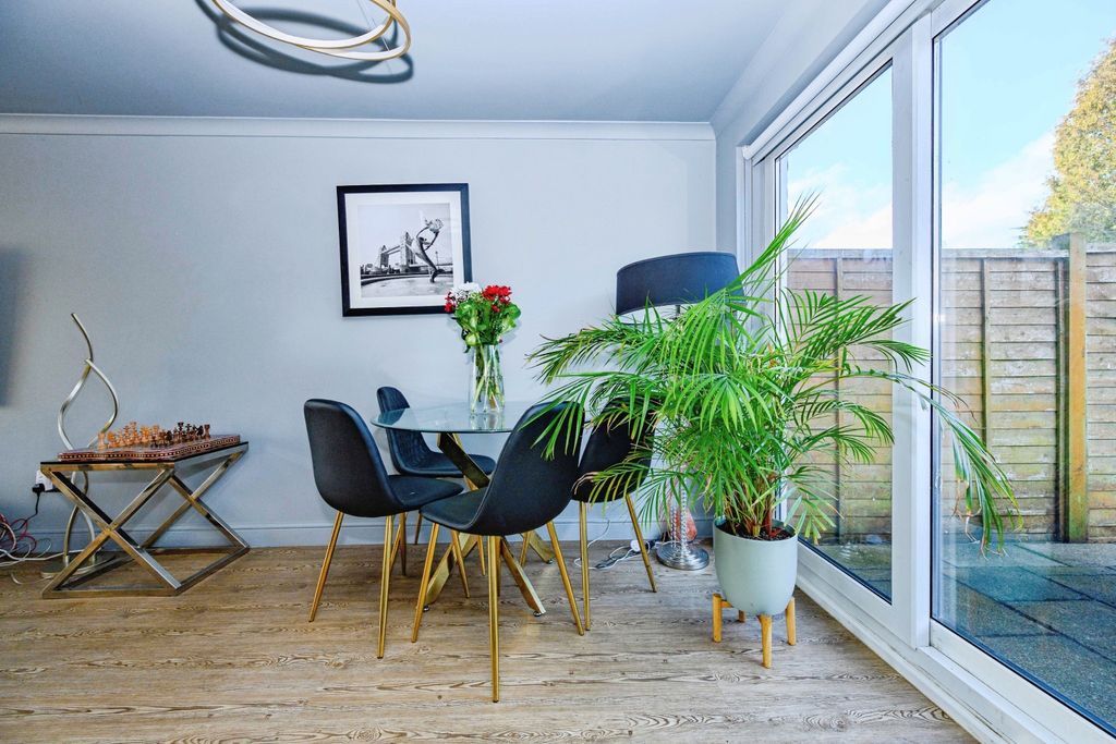 Property photo 2 of 12 Dining Area