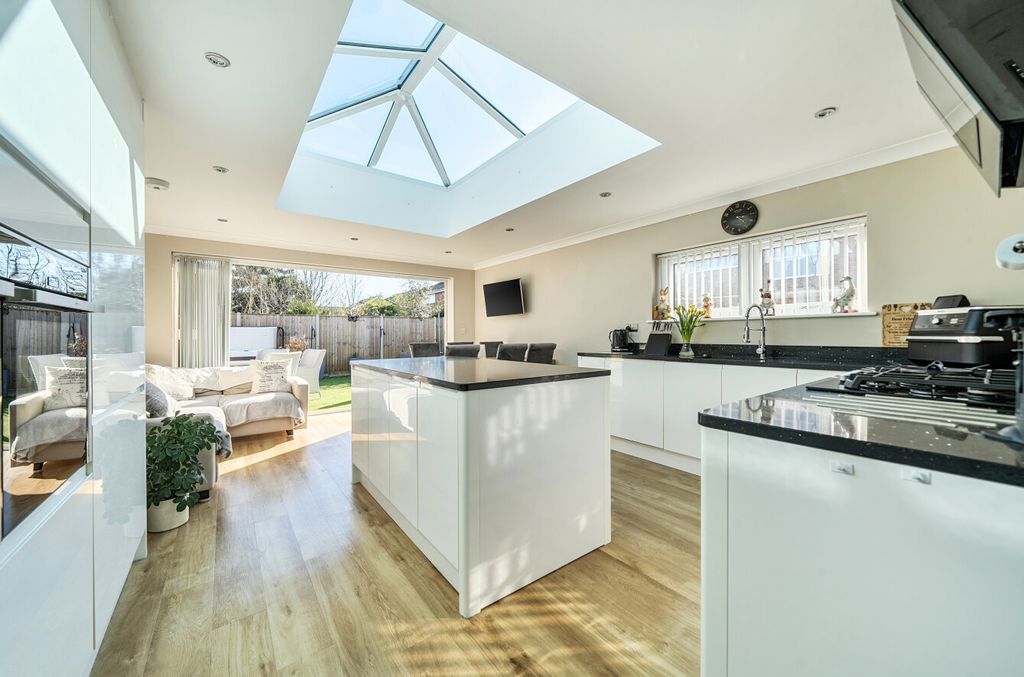 Property photo 2 of 14 1430927-4-69Bc3d4...