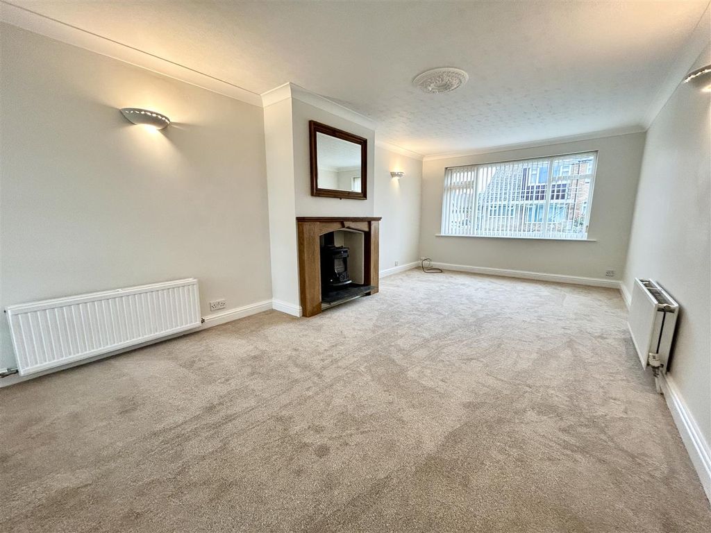 Property photo 2 of 32