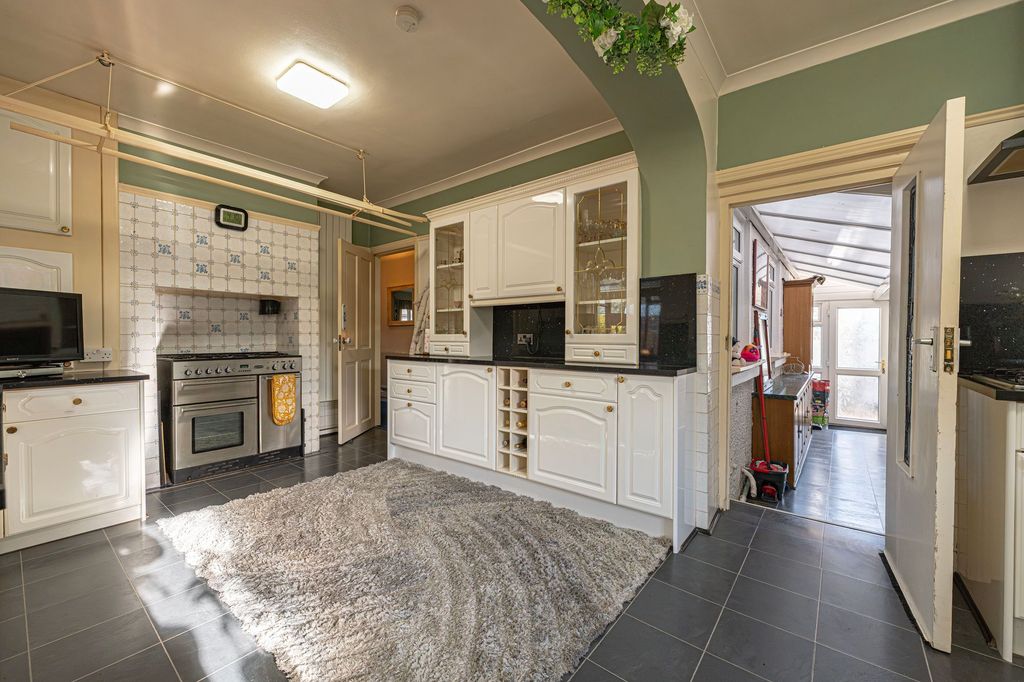 Property photo 2 of 36