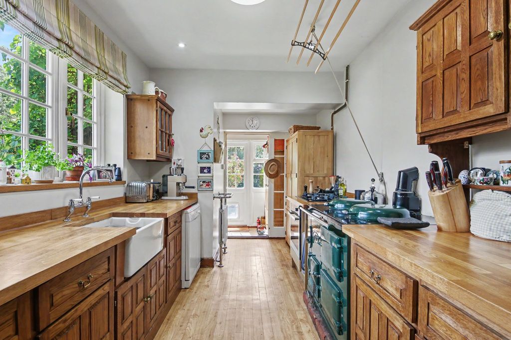 Property photo 2 of 23