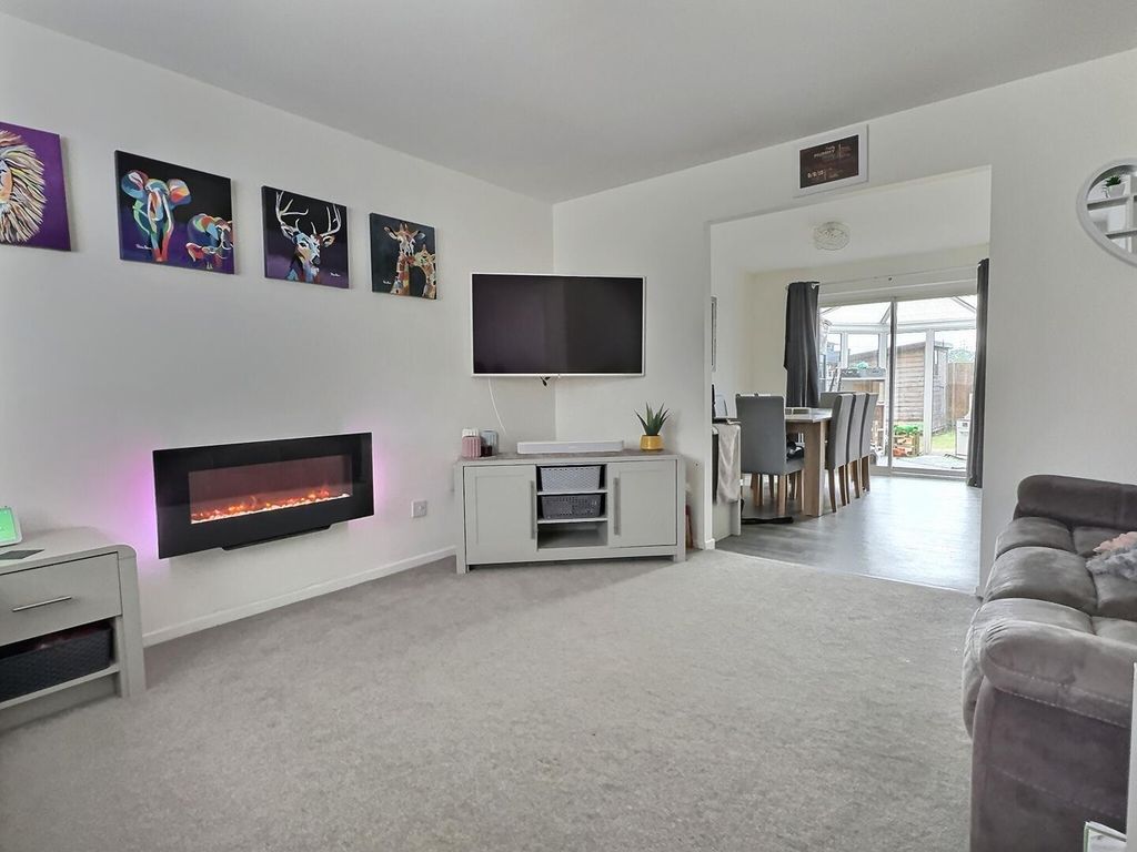 Property photo 2 of 18 Lounge