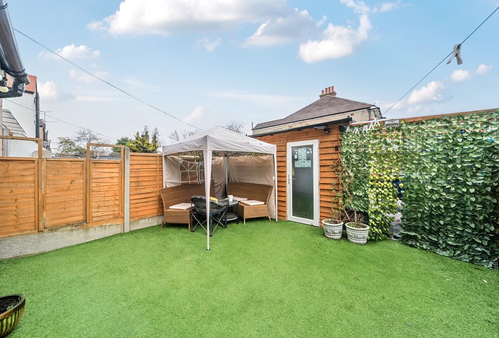 Property photo 3 of 11 1408021-18-6989d6...