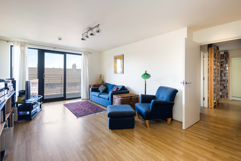 Property photo 2 of 20 Kitchen Reception