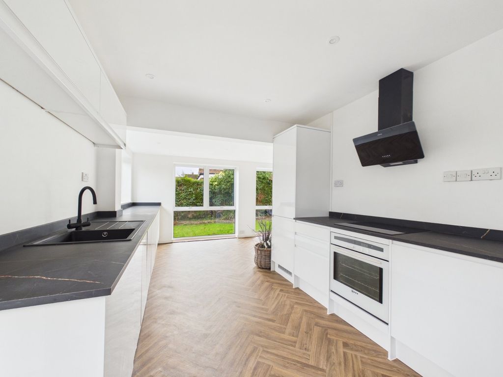 Property photo 2 of 19 Kitchen